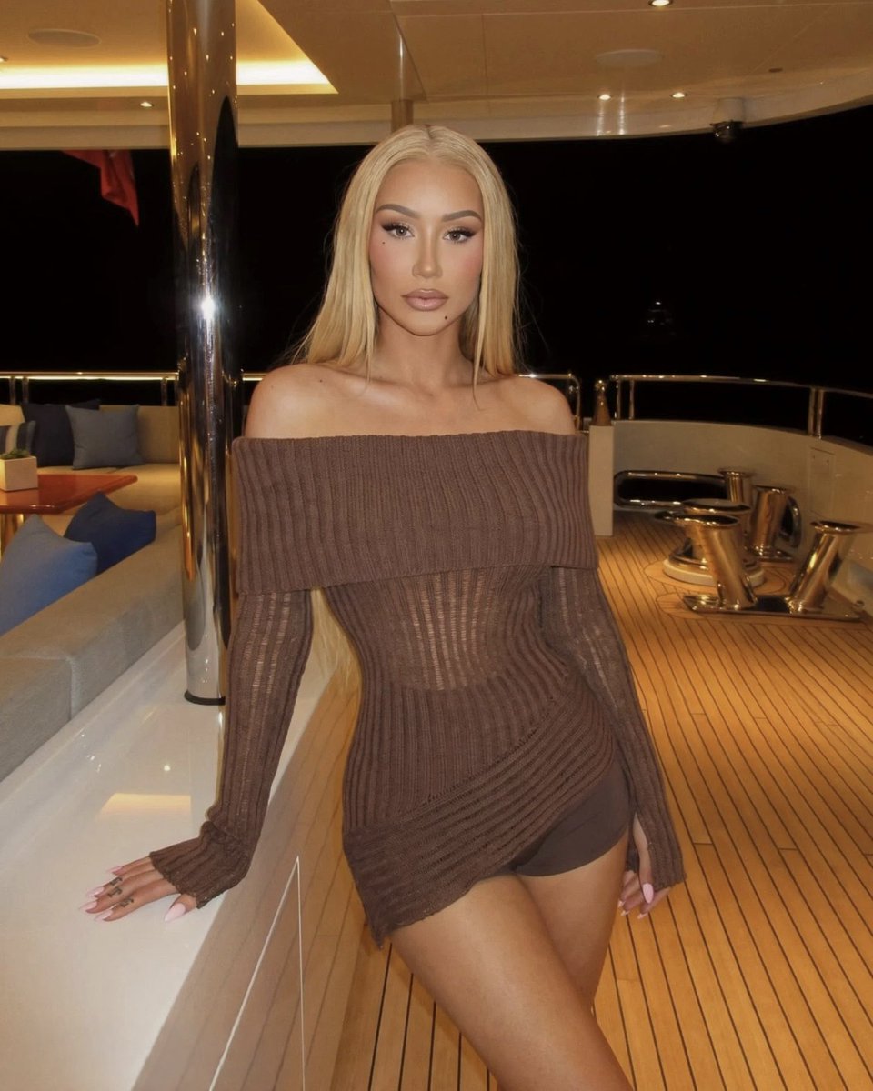 IADaily's tweet photo. she’s so tea https://t.co/wxXD7q7f2U