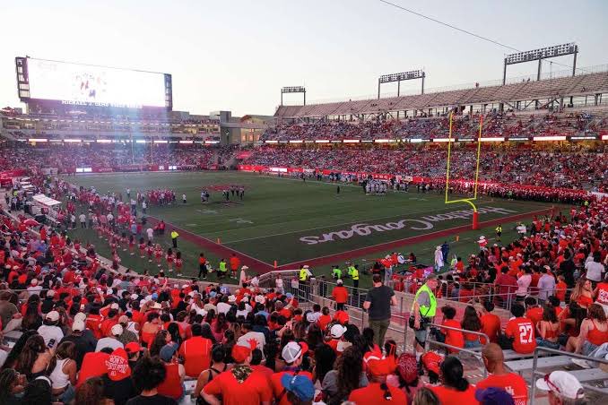 Joseph_Duarte's tweet photo. Houston AD Eddie Nuñez tells @HoustonChron that school worked with Big 12 a year in advance about this Saturday’s game being at night to help accommodate Hall of Honor event on Friday night. No. 20 UH was given the 11 a.m. TV slot against UCF.
“It’s unfortunate. I just want to make sure that our fans know that we will continue to work with the conference office and our television partners to get them to understand that, for us, it's important to not have every game be a day game. Our team has earned it. They are a top 20 program and they should have the opportunity to build for our fans to have night games, not just continual day games as we’ve seen here.”
UH has played just one Saturday night conference home game since 2024.