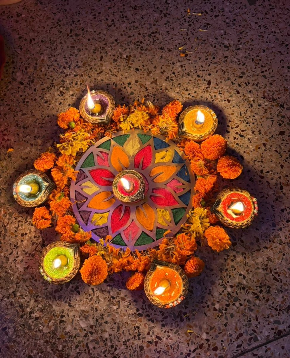 FredaStingef's tweet photo. Festival of Lights 🥹♥️ 
Shubho Kalipujo and Happy Diwali 🪔🥰♥️ https://t.co/YW1f735ag2