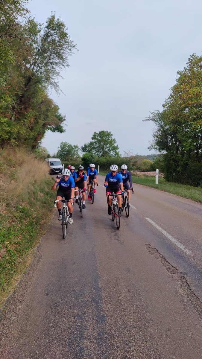 udsp89's tweet photo. Aujourd’hui, nos cyclistes ont pris la route pour une première étape entre Auxerre et Autun, avec 144 km parcourus ! 💪🚴‍♂️

Une belle mise en route pour notre Défi Vélo, avec un objectif : rejoindre le Congrès national des sapeurs-pompiers à La Roche-sur-Foron. 🚒 https://t.co/jqn3ndv9zi