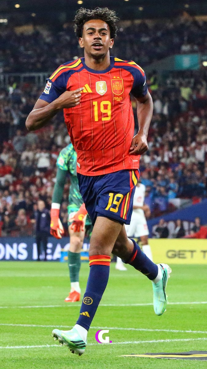 centregoals's tweet photo. 🚨🚨| Lamine Yamal has 𝐎𝐕𝐄𝐑𝐓𝐀𝐊𝐄𝐍 Harry Kane as the favourite for the 2026 Ballon d’Or! 🇪🇸📈

🇪🇸 Lamine Yamal - 44%
🏴󠁧󠁢󠁥󠁮󠁧󠁿 Harry Kane - 42%

It’s now incredibly close at the top. https://t.co/QgZsxen8Jd