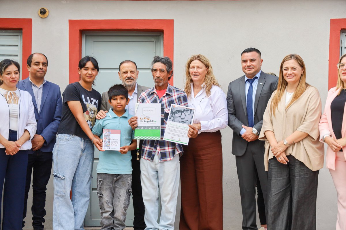 GabyPedrali's tweet photo. Qué lindo celebrar un nuevo aniversario de Independencia con buenas noticias para su comunidad. 🫶🏘

Tres familias recibieron las llaves de sus viviendas que recuperamos a través del Plan Angelelli. Hogares que vuelven a ser seguros y habitables, luego de los daños ocasionados por el último temporal, con el acompañamiento del Estado provincial y el trabajo conjunto con el Municipio.

Además, firmamos un nuevo convenio para seguir avanzando con más obras y más soluciones para las familias del Departamento.