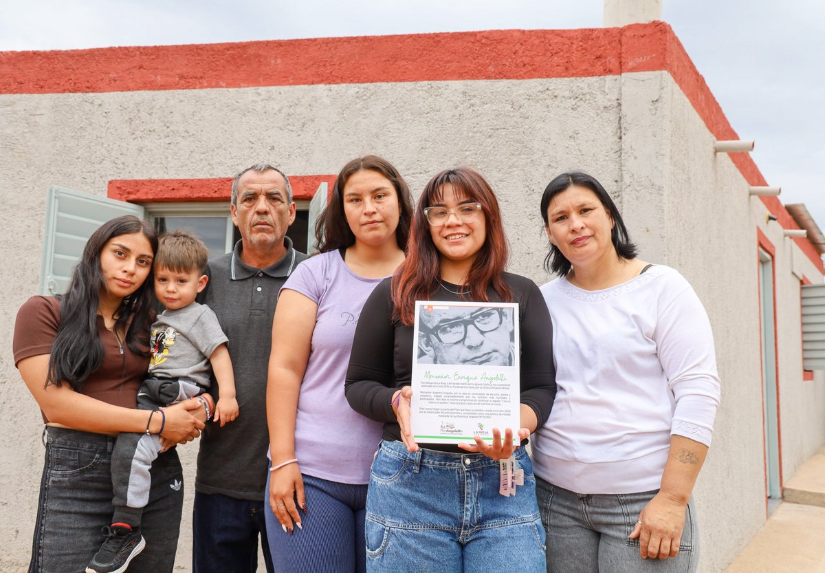 GabyPedrali's tweet photo. Qué lindo celebrar un nuevo aniversario de Independencia con buenas noticias para su comunidad. 🫶🏘

Tres familias recibieron las llaves de sus viviendas que recuperamos a través del Plan Angelelli. Hogares que vuelven a ser seguros y habitables, luego de los daños ocasionados por el último temporal, con el acompañamiento del Estado provincial y el trabajo conjunto con el Municipio.

Además, firmamos un nuevo convenio para seguir avanzando con más obras y más soluciones para las familias del Departamento.