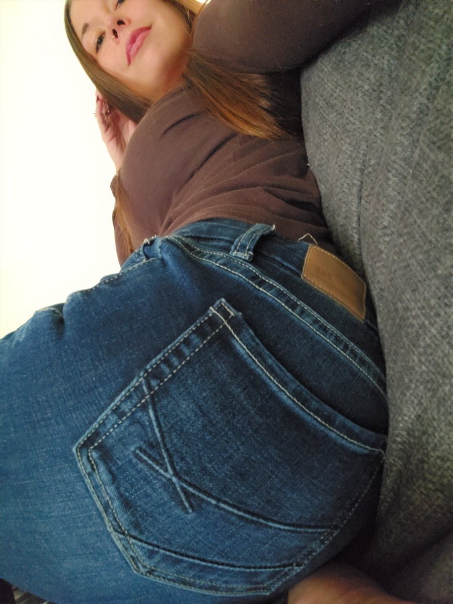 LexxxMess's tweet photo. Who doesn't love a good pair of jeans 🤑
#nsfwtwt 

•MILF•Bigtits•kinky•sessions•videocalls•customs https://t.co/PJHdmLdTlu