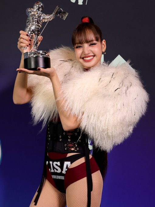 Lilisa_updates's tweet photo. #LISA was the #1 MOST mentioned celebrity at this year’s VMAs, with over 1.2 MILLION mentions on X alone!! https://t.co/M3LwB7Hi67
