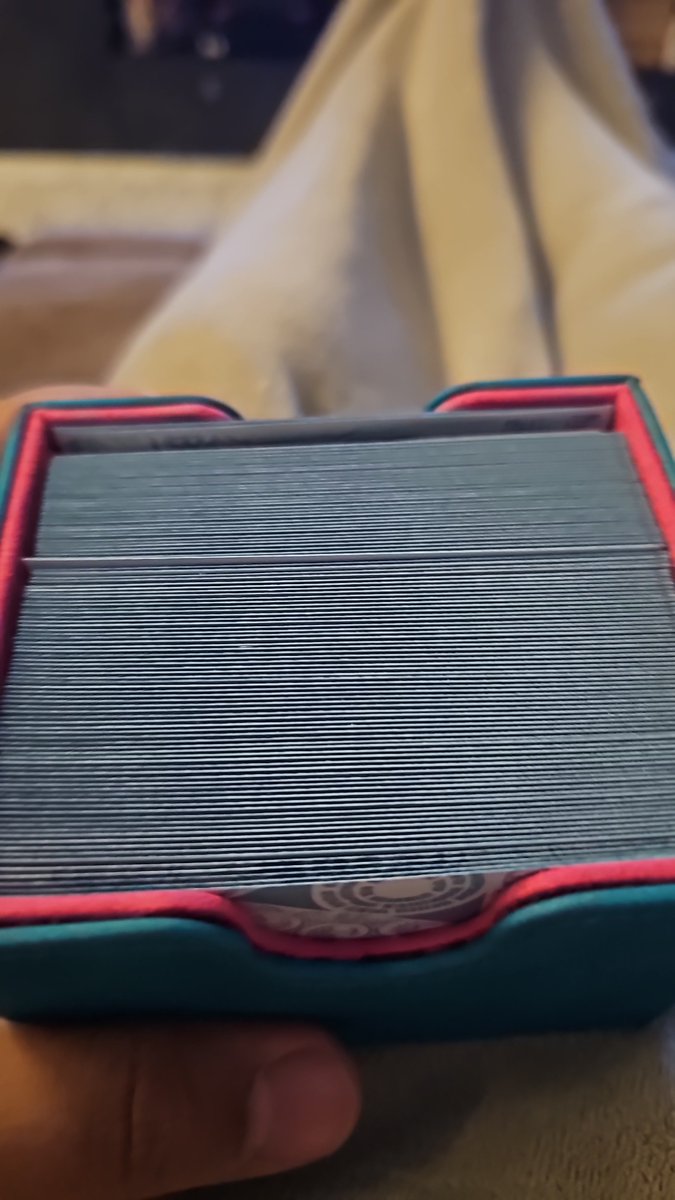 SainsteR's tweet photo. So, I'm a big fan of @DragonShield_ products. Usually, great quality products. But ahh... you might need to recheck quality control my dudes. https://t.co/aCwDKcWxNz