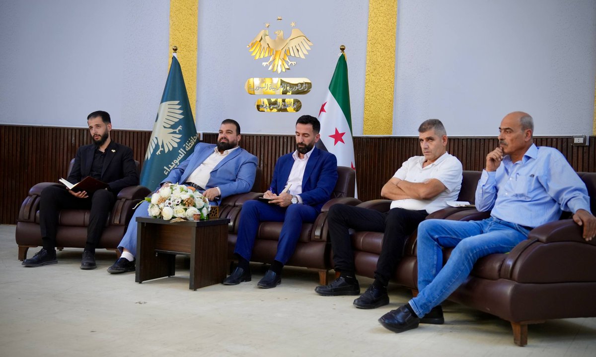 Suwaydamd's tweet photo. اجتماع موسع لمناقشة واقع المشتقات النفطية وآليات التوزيع وضبط المخالفات في المحافظة
#محافظة_السويداء
#مديرية_إعلام_السويداء https://t.co/nwyjPqDmum