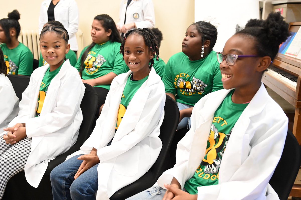 BhamCitySchools's tweet photo. What do you want to be when you grow up?ย ๐ฉ๐ฝโโ๏ธ๐จ๐พโ๐ฌ
Aspiring medical scholars at Barrett Elementary School received their white coats and recited the Hippocratic Oath today.ย #SuccessStartsHere ๐ฉบ
https://t.co/4mszmc8c6k https://t.co/I3Lby1Ksn5