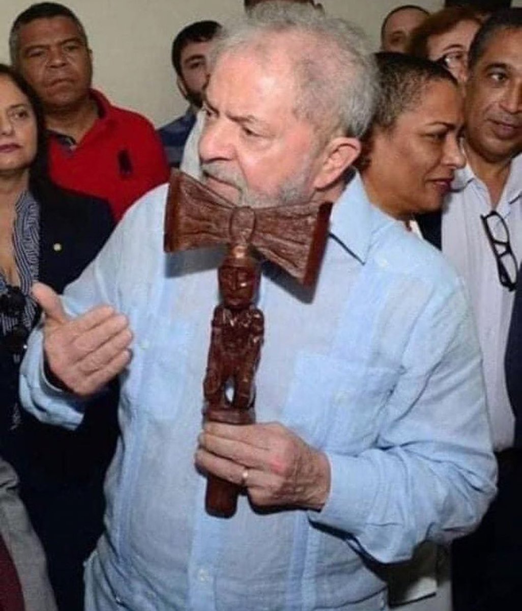 NossosOrixas's tweet photo. Lula, homem que não temeu a força da justiça, segurou o Oxê de Xangô e enfrentou as injustiças sem baixar a cabeça. E ele será o nosso presidente! ❤️🪓 https://t.co/SDiT8AIDB2