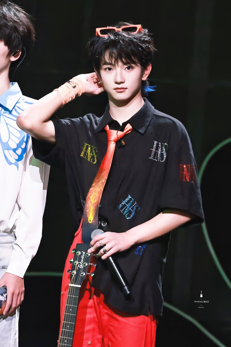 yyajmhappy's tweet photo. Style breaks all boundaries tonight.
ZHICHENG LOREAL SHOW ⚡
He brings unexpected surprises to us.
 
#MUZHICHENGxLorealParis
#MUZHICHENG
#MUZHICHENGxLorealParis https://t.co/kcqph8Uy6f