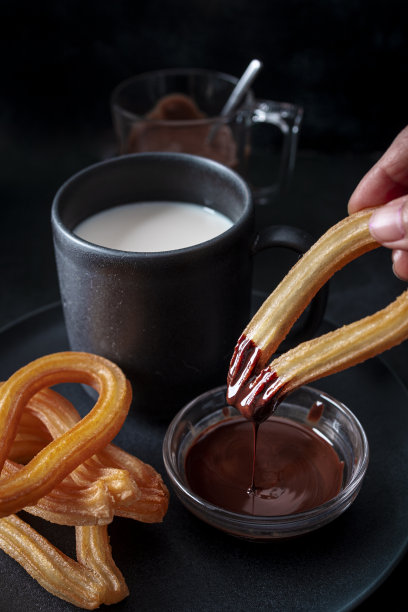 Kilshawme3's tweet photo. Hoy desayunamos juntos churros con chocolate, y tu risa es el mejor complemento del día https://t.co/vSPQyIimDi