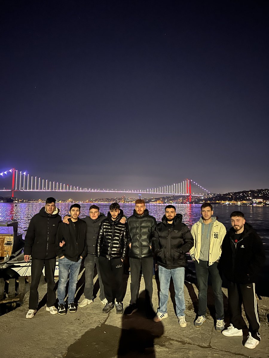 combattente1312's tweet photo. Kartal kafese sığmaz. E.A🕊️ https://t.co/tdpvJxHOpN