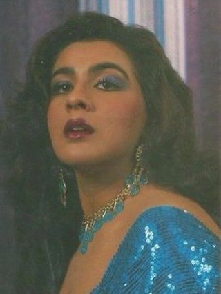 indiaforums's tweet photo. Sara Ali Khan recreates the iconic look of her mom, Amrita Singh, and the resemblance is simply beautiful. ❤️🥹
📸 @saraalikhan95
.
.
.
#SaraAliKhan #AmritaSingh #MotherDaughter #LikeMotherLikeDaughter #Bollywood IndiaForums https://t.co/zlfCiRMup8