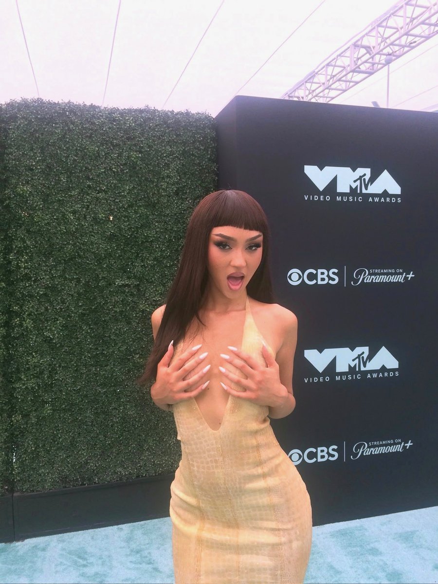 flolikethis's tweet photo. #VMAs https://t.co/EEsOdMV0wZ