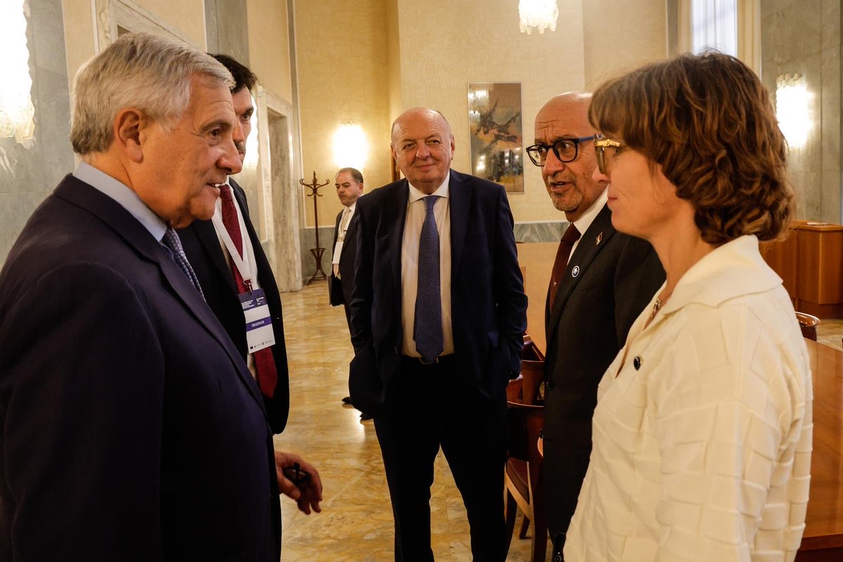 ItalyMFA's tweet photo. Il Ministro @Antonio_Tajani ha aperto oggi alla #Farnesina la seconda Riunione ministeriale dell’Unione per il Mediterraneo sull’acqua @UfMSecretariat, insieme a Giordania  @mwigovjo e Commissione Europea @JessikaRoswall. Un evento che si pone in continuità con il Forum Euromediterraneo dell’Acqua, che si apre domani a Roma.
🗣️“La priorità dell’Italia è fare del Mediterraneo allargato – fino al Golfo e all'India – un'area di pace, dialogo e crescita. La sicurezza idrica a la gestione condivisa dell’acqua sono presupposti fondamentali per questo grande obiettivo. Noi vogliamo trasformare l’acqua da terreno di competizione a strumento di dialogo e cooperazione condivisa”.