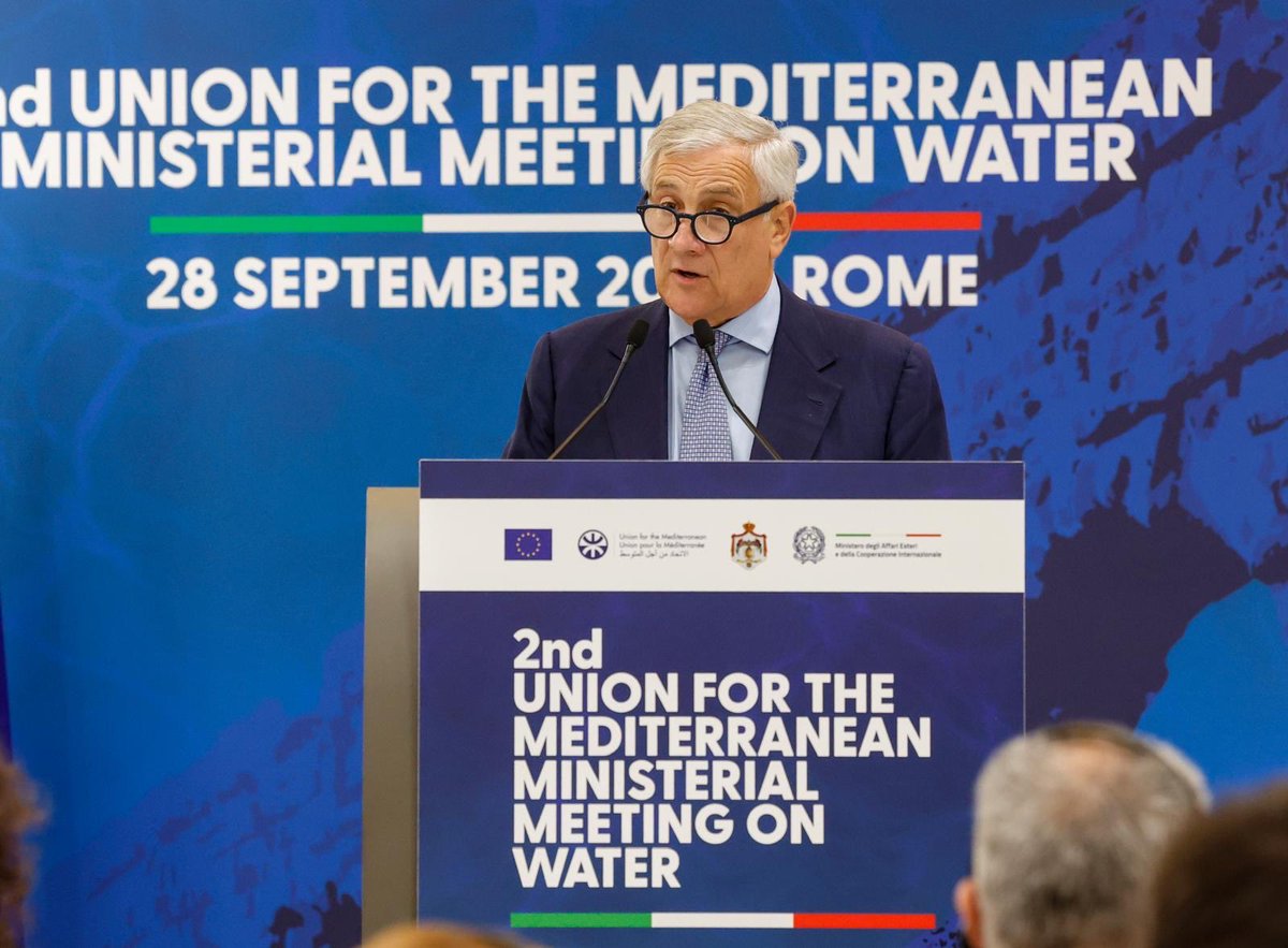 ItalyMFA's tweet photo. Il Ministro @Antonio_Tajani ha aperto oggi alla #Farnesina la seconda Riunione ministeriale dell’Unione per il Mediterraneo sull’acqua @UfMSecretariat, insieme a Giordania  @mwigovjo e Commissione Europea @JessikaRoswall. Un evento che si pone in continuità con il Forum Euromediterraneo dell’Acqua, che si apre domani a Roma.
🗣️“La priorità dell’Italia è fare del Mediterraneo allargato – fino al Golfo e all'India – un'area di pace, dialogo e crescita. La sicurezza idrica a la gestione condivisa dell’acqua sono presupposti fondamentali per questo grande obiettivo. Noi vogliamo trasformare l’acqua da terreno di competizione a strumento di dialogo e cooperazione condivisa”.