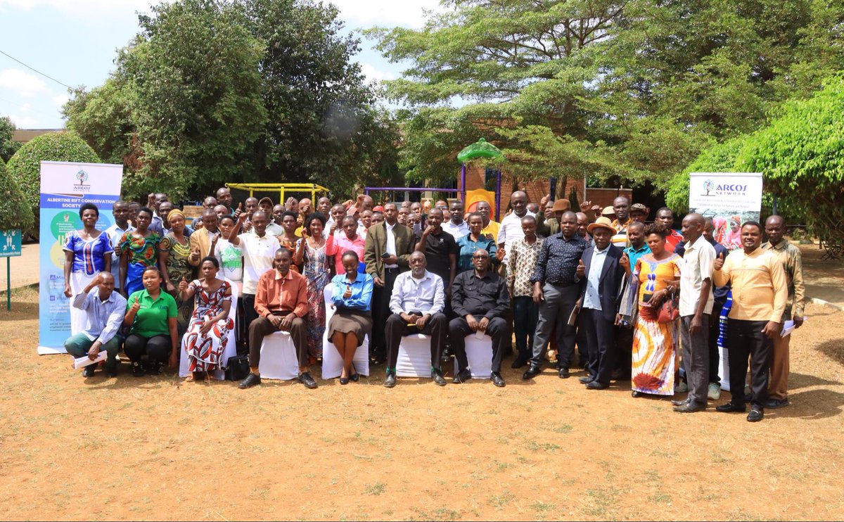 BugeseraDistr's tweet photo. Ku bufatanye bwa @ARCOSNetwork n’Akarere ka Bugesera, kuri uyu wa mbere, abaturage 83 bahagarariye amatsinda y'inshuti z'ibidukikije n’abakozi bashinzwe ubuhinzi, bahawe amahugurwa ku isoko rya karubone  mu rwego rwo kurushaho kubungabunga ibidukikije no kubibyaza umusaruro. https://t.co/djwIyzzd7v