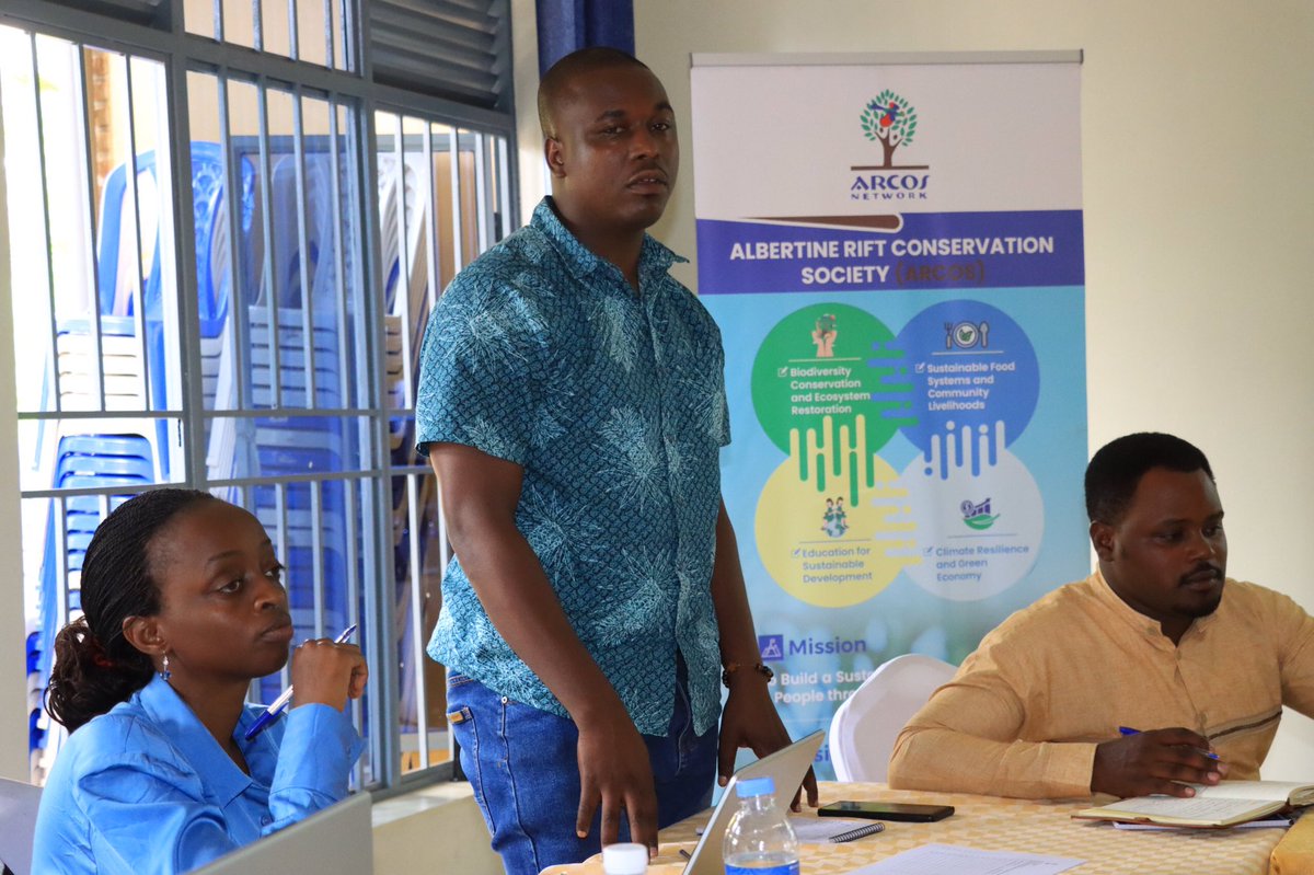 BugeseraDistr's tweet photo. Ku bufatanye bwa @ARCOSNetwork n’Akarere ka Bugesera, kuri uyu wa mbere, abaturage 83 bahagarariye amatsinda y'inshuti z'ibidukikije n’abakozi bashinzwe ubuhinzi, bahawe amahugurwa ku isoko rya karubone  mu rwego rwo kurushaho kubungabunga ibidukikije no kubibyaza umusaruro. https://t.co/djwIyzzd7v