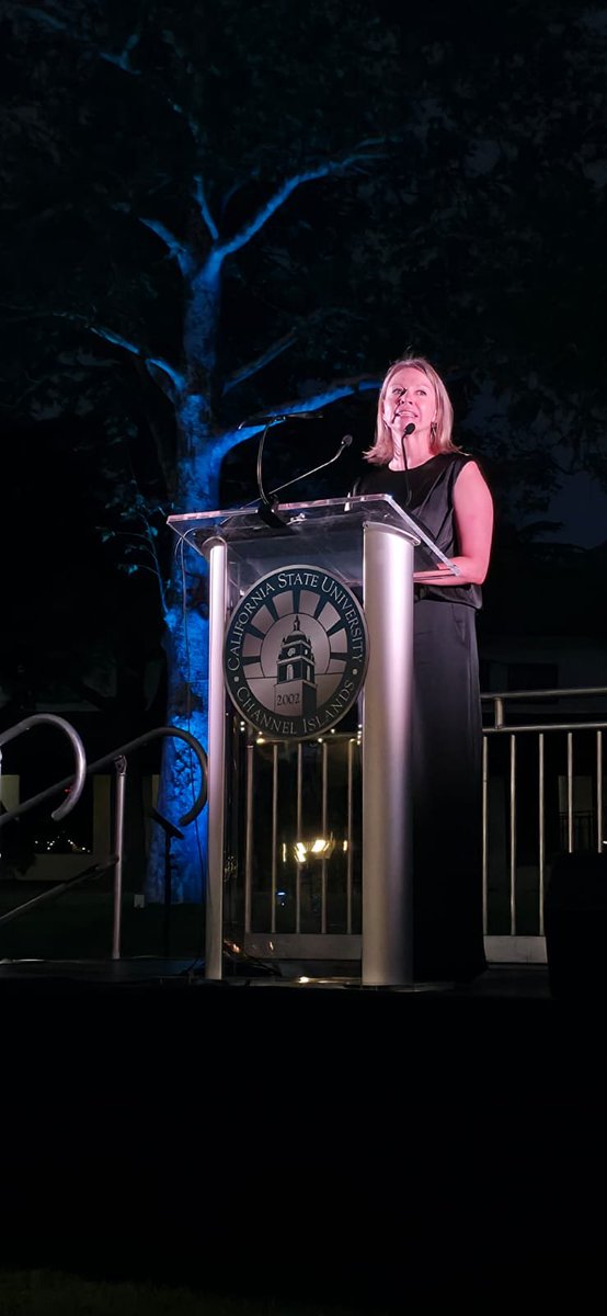 ConsulMexOxn's tweet photo. 📸La tarde del sábado, el cónsul @Santavelri acudió a la 2026 President’s Dinner de @CSUCI #ChannelIslands, encabezada por su rectora, Susan Andrzejewski, espacio para fortalecer la #CooperaciónEducativa y estrechar vínculos con autoridades y líderes del Condado de Ventura🇲🇽🇺🇸🎓 https://t.co/RHLkgavWcu