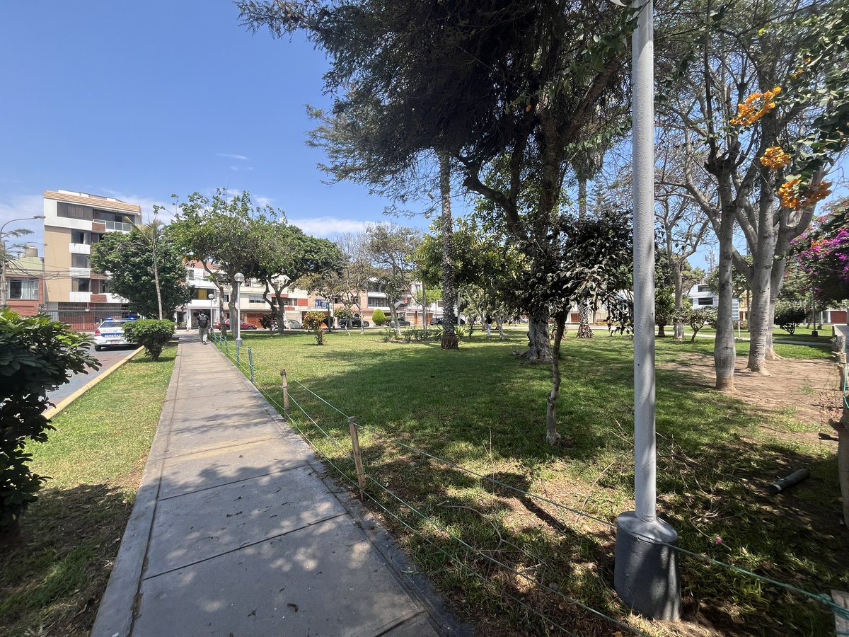 adiskn1's tweet photo. @dontleavemiri ARMY Irás al concierto de BTS? 
Alquilo 1 habitación, con baño (solo mujeres) cocina y lavandería compartida 
Ubicado A 5 min de Plaza San Miguel, zona residencial frente a parque 🏡
A solo 12 min del estadio san Marcos
Precio: 100 soles por noche, escríbeme 94440663️⃣ https://t.co/9KCQQfdABL