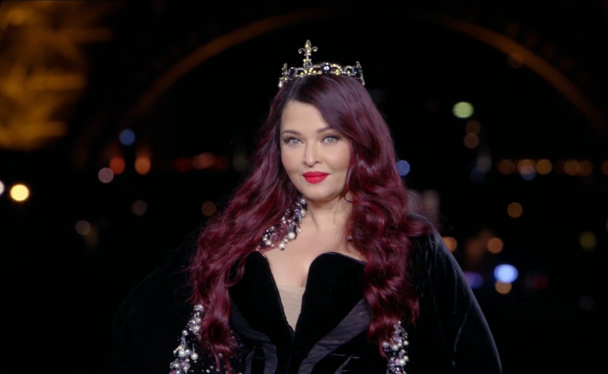 silamsiva's tweet photo. AISHWARYA RAI QUEEN OF THE WORLD https://t.co/Phlw00qsYb