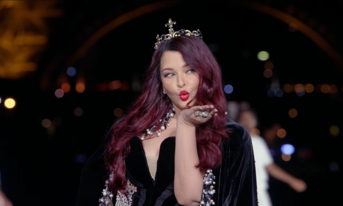 silamsiva's tweet photo. AISHWARYA RAI QUEEN OF THE WORLD https://t.co/Phlw00qsYb