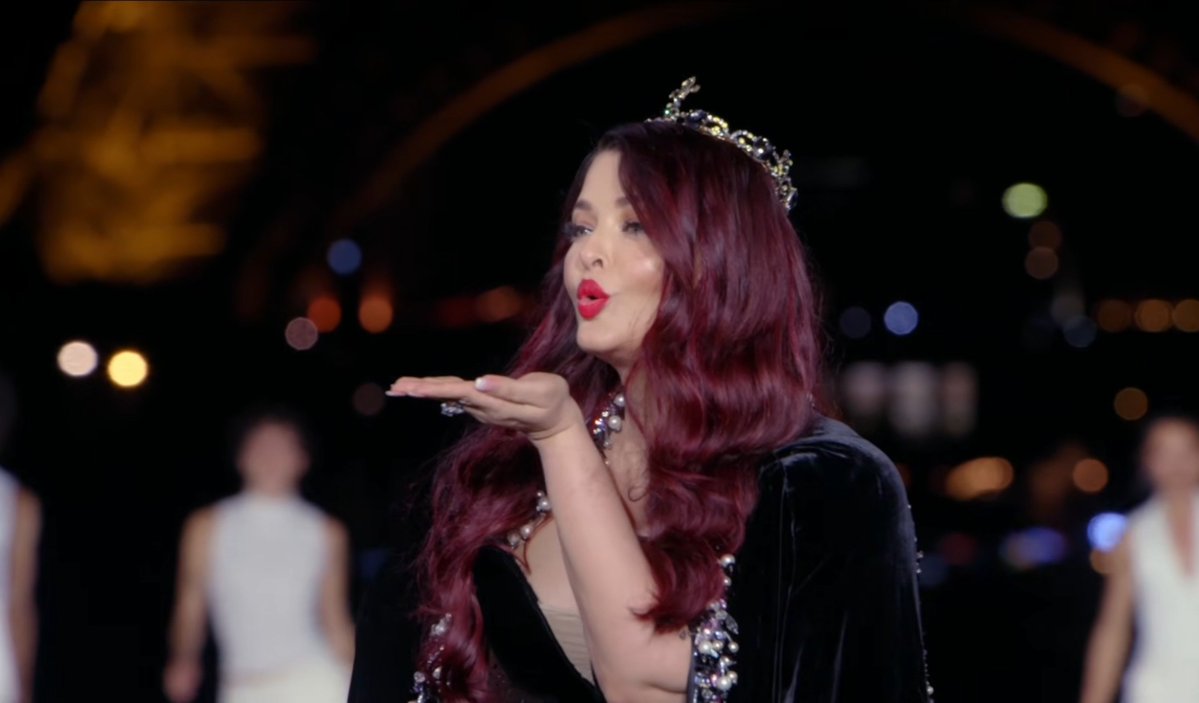 silamsiva's tweet photo. AISHWARYA RAI QUEEN OF THE WORLD https://t.co/Phlw00qsYb