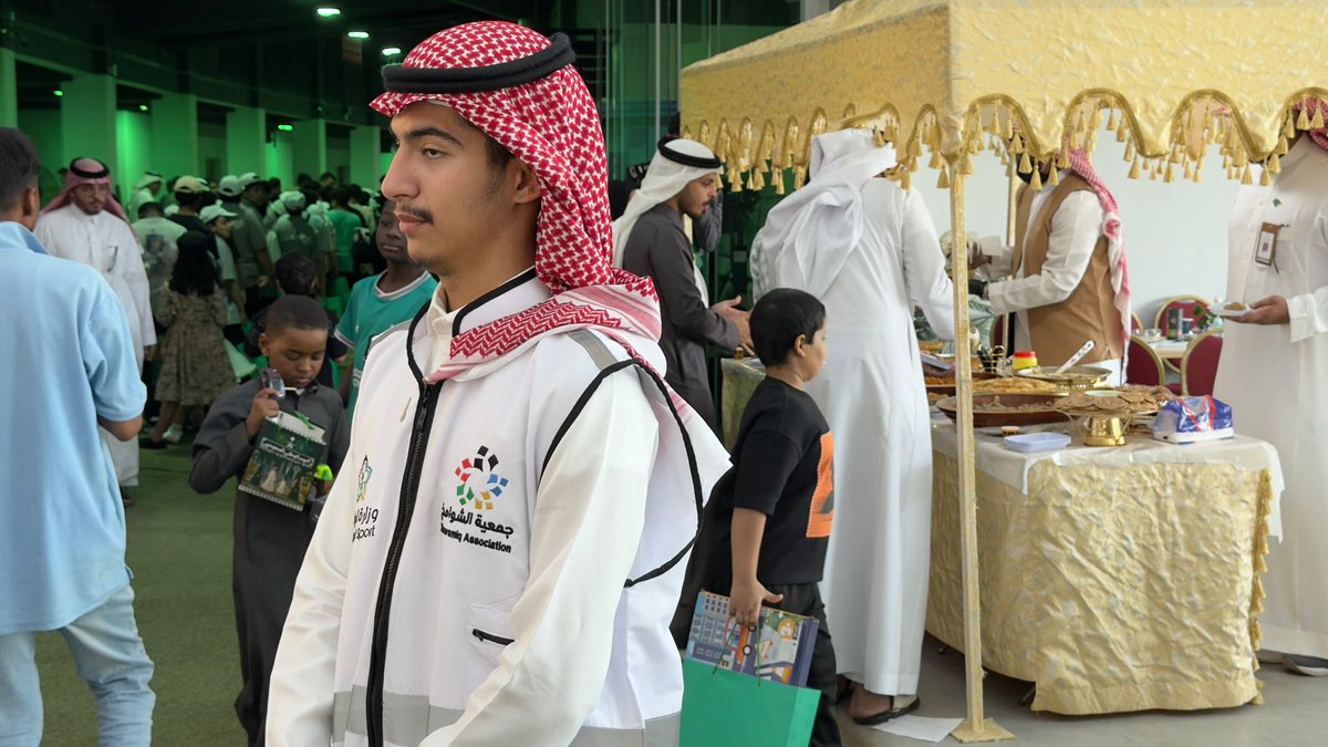 shwamiq1's tweet photo. بفخر واعتزاز شاركت جمعية الشوامخ الرياضية ممثلة بقسم إدارة الفعاليات وتنظيم الحشود في إنجاح احتفالية اليوم الوطني بمدينة الملك عبدالعزيز الرياضية بمكة المكرمة لنرسم معاً البسمة على وجوه أبنائنا الأيتام وذوي الاحتياجات الخاصه في كرنفال وطني يعزز الشراكة المجتمعية 🇸🇦🤍
@mosgovsa 
@holymakkah 
@makkahregion 
@ROFAQAA_TEAM