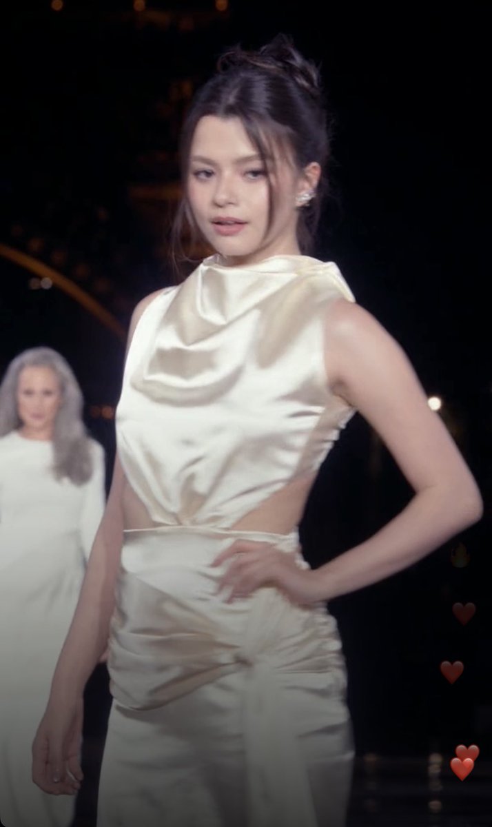 BRFbevil's tweet photo. The youngest, the prettiest, the moment

#RebeccaxLOrealParis #LeDefileLOrealParis #beckysangels #BeckyArmstrong
#LOrealParisTH https://t.co/coIexHK8vK