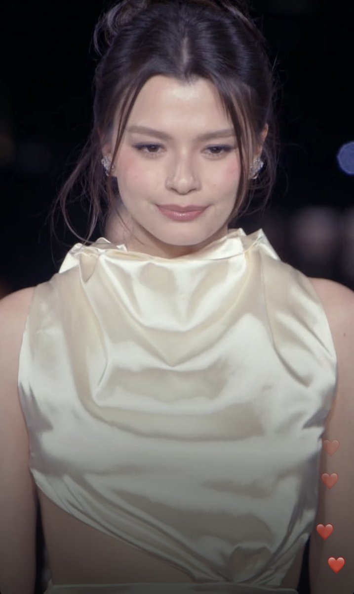 BRFbevil's tweet photo. The youngest, the prettiest, the moment

#RebeccaxLOrealParis #LeDefileLOrealParis #beckysangels #BeckyArmstrong
#LOrealParisTH https://t.co/coIexHK8vK