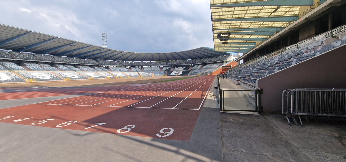 Kinguav's tweet photo. Leuk om een vol koning boudewijn stadion te zien.
Paar weken geleden liep je er zo naar binnen. https://t.co/JttbRtfDcJ