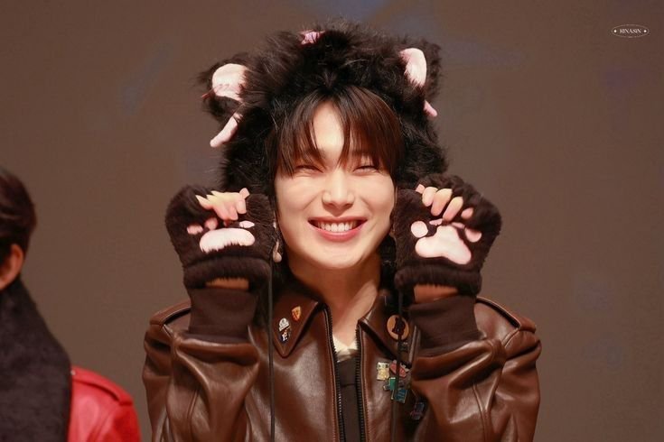 h3arts4hao's tweet photo. I love these pictures he looks so fluffy TT https://t.co/xfUGkg3dGL