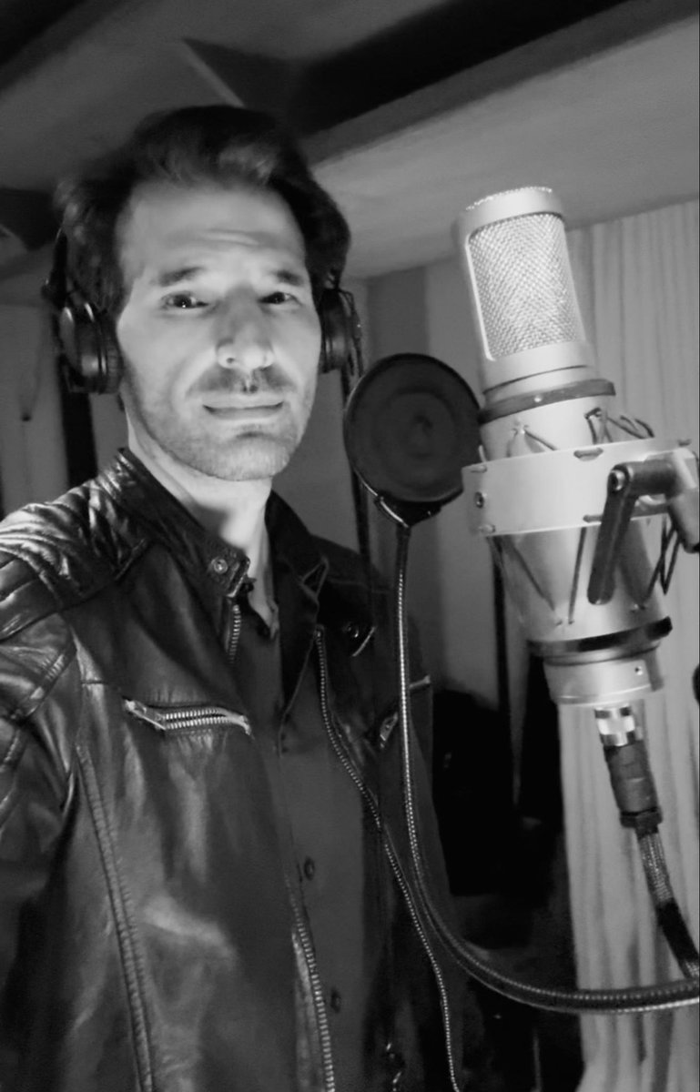 davidschaefer23's tweet photo. Wish you all a nice evening.
Tomorrow I record my brand new single.
Looking forward to be back in the music studio and record with this amazing mic🎤
https://t.co/6uo1EEVCU8
#newsingle #comingsoon #recordlabel #musicproducer https://t.co/YaczXYM1HX