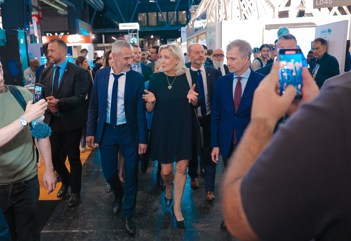 MLP_officiel's tweet photo. Le logement est à la croisée des chemins de toutes les préoccupations des Français.

Les mesures que nous proposerons, parmi toutes celles qui constitueront mon projet présidentiel permettront de libérer l'économie et de renouer avec la prospérité.

Merci aux professionnels du bâtiment et de la construction présents aujourd'hui au salon Batimat pour ces échanges fructueux !