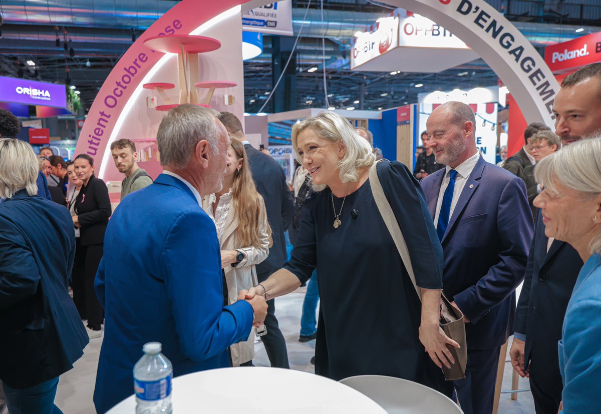 MLP_officiel's tweet photo. Le logement est à la croisée des chemins de toutes les préoccupations des Français.

Les mesures que nous proposerons, parmi toutes celles qui constitueront mon projet présidentiel permettront de libérer l'économie et de renouer avec la prospérité.

Merci aux professionnels du bâtiment et de la construction présents aujourd'hui au salon Batimat pour ces échanges fructueux !