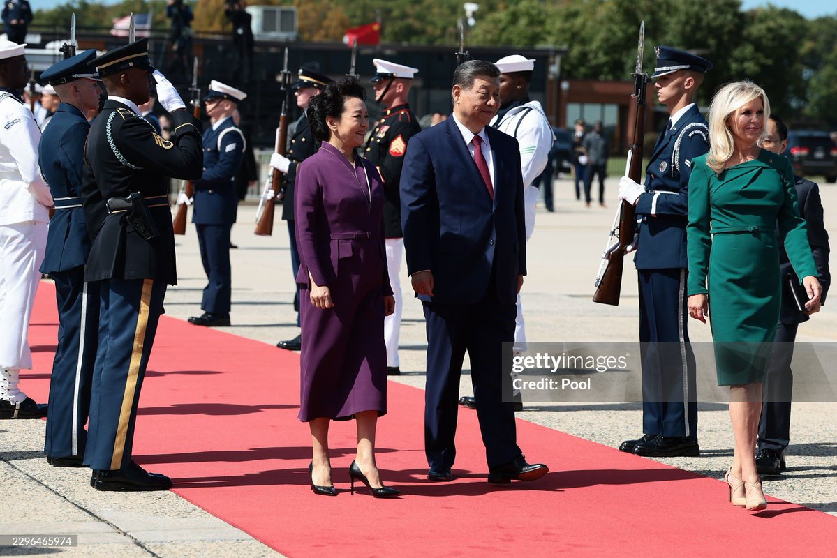 MonicaCrowley's tweet photo. Bidding farewell to President Xi Jinping and Madame Peng after their successful visit hosted by @POTUS @realDonaldTrump and @FLOTUS @MelaniaTrump 🇺🇸🇨🇳 

📸🎥: @GettyImages; @Reuters https://t.co/dqJt3X2F4b