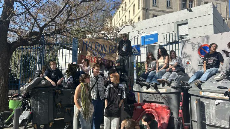 AlertesInfos's tweet photo. 🇫🇷 "Les lycéens ont un droit, c’est d’être en classe, de se taire et d’écouter le professeur", lâche Pierre-Henri Dumont, secrétaire général adjoint des Républicains, au sujet des blocages de lycées dans le pays. https://t.co/YmWGQQO3D0