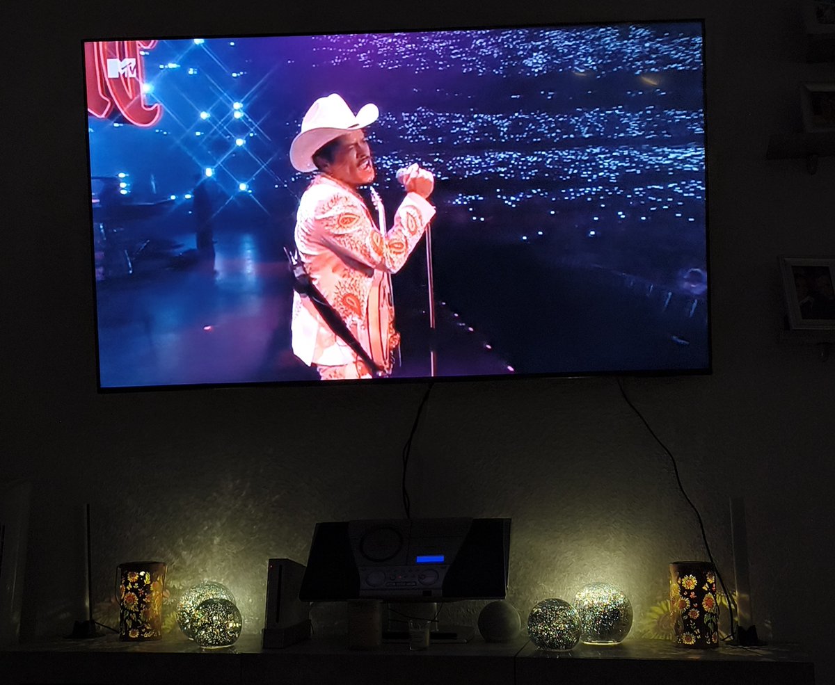 Missy_Tati's tweet photo. This is so beautiful!! All these lights, just like stars .... #vmas #BrunoMars 🌹❤️ #DanceWithMe ✨ https://t.co/O0CijIgZ16