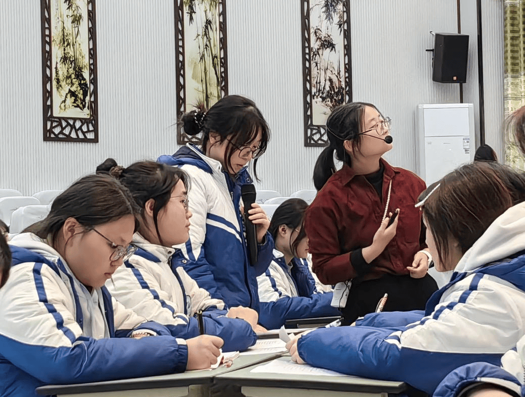 SundayL40338098's tweet photo. [When I heard the teacher讲雅厍敢 about the historical story, I was deeply moved.]， https://t.co/XqST568PTL