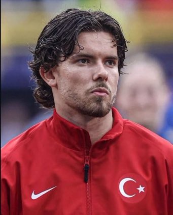 KramponluPisago's tweet photo. İtalyan Spiker Giorgini: “Türkler’de Ferdi Kadıoğlu gibi bir bek varken Eren Elmalı’nın neden şu an sahada olduğunu anlayamadım.” https://t.co/uNHOsIAaRE