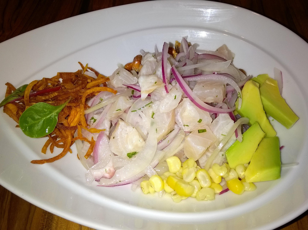 StefaniaMapi50f's tweet photo. Prueba nuestro ceviche peruano! Pescado fresco marinado en limón, ají y cebolla, una explosión de sabores que transporta directamente a las costas del Pacífico!， https://t.co/EOf5id5QdE