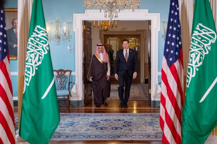 SaudiNews50's tweet photo. وزير الخارجية ونظيره الأمريكي يستعرضان العلاقات الاستراتيجية بين المملكة العربية السعودية والولايات المتحدة الأمريكية، وسبل تعزيزها وتطويرها في مختلف المجالات.

- https://t.co/9dS72RnFev