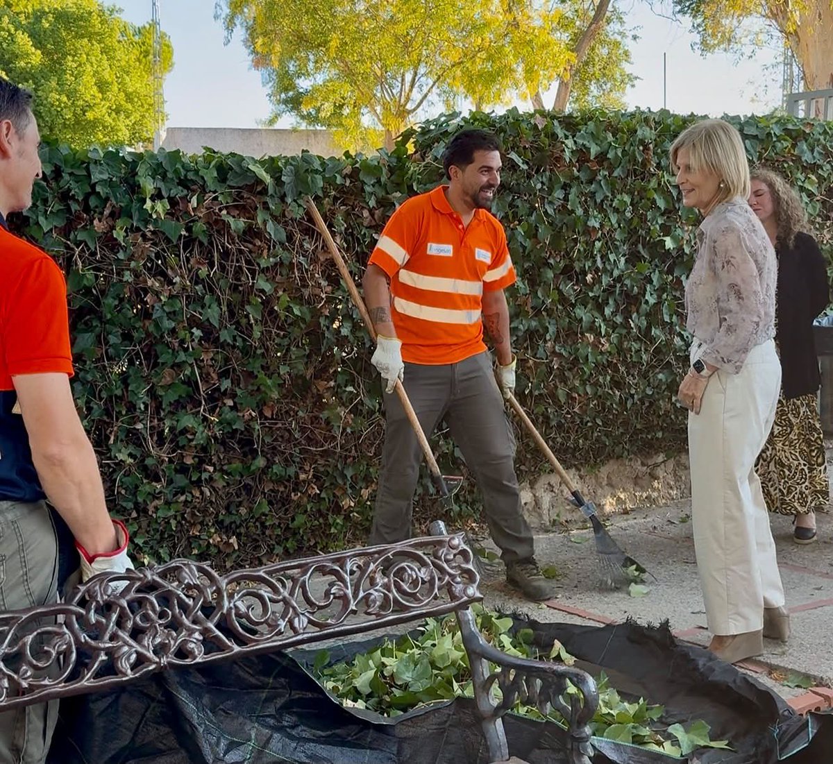 MJGarciaPelayo's tweet photo. Seguimos avanzando en el cuidado y mantenimiento de nuestros espacios públicos.

Con el nuevo contrato de Parques y Jardines seguimos recuperando el mantenimiento que nuestra ciudad necesita. https://t.co/XLRNrY8zms