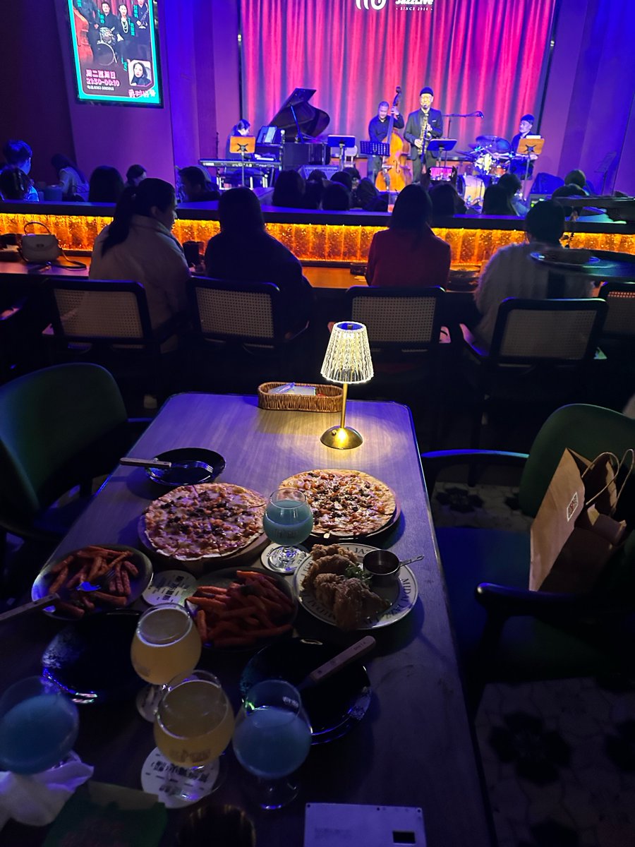 Savilleycxj's tweet photo. No te pierdas el concierto de la banda indie esta noche en el centro! Entradas agotadas en 2 horas, queda solo un par de entradas en taquilla. Ven a disfrutar de música en vivo increíble! https://t.co/1JpxRYQo9v