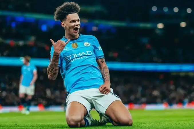 FullTimeX_'s tweet photo. 🚨𝗠𝗔𝗝𝗢𝗥 𝗕𝗥𝗘𝗔𝗞𝗜𝗡𝗚: Manchester united are INTERESTED in signing Nico O'Reilly from Manchester city.

"The red devils are preparing a fee around £50m for the English star as they look to strengthen their defense in January.

[@caughtoffside] https://t.co/abZupgSsMk