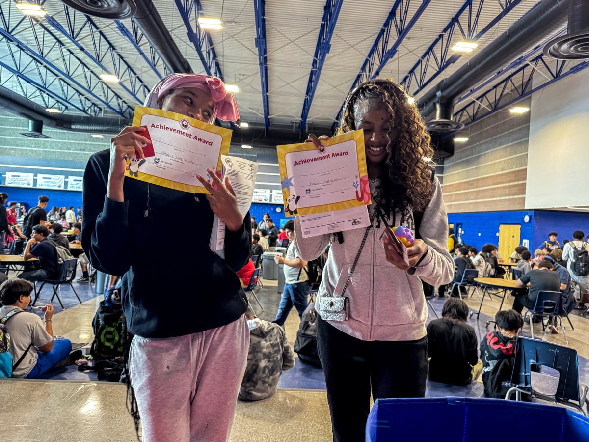 UNLVTheCenter's tweet photo. GEAR UP Week is LIVE at Desert Pines! ποΈ β¨
This past week our GEAR UP team put on a scavenger hunt with giveaways and the full scoop on how we're helping our students crush their goals this year. π
#UNLV #CAEO #GEARUP #GEARUPWEEK #DesertPines https://t.co/6Z6QojWyIB