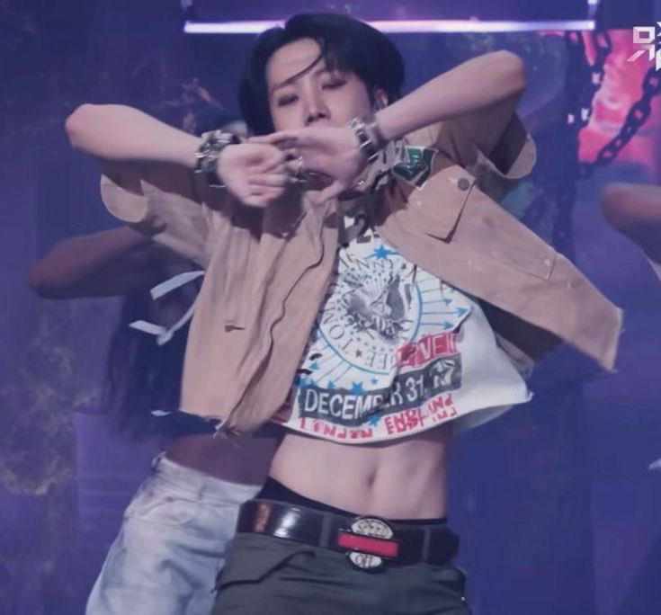 hvseokis's tweet photo. what do u even need that small waist for... for other men to grab it? https://t.co/iXDoCHrsGb