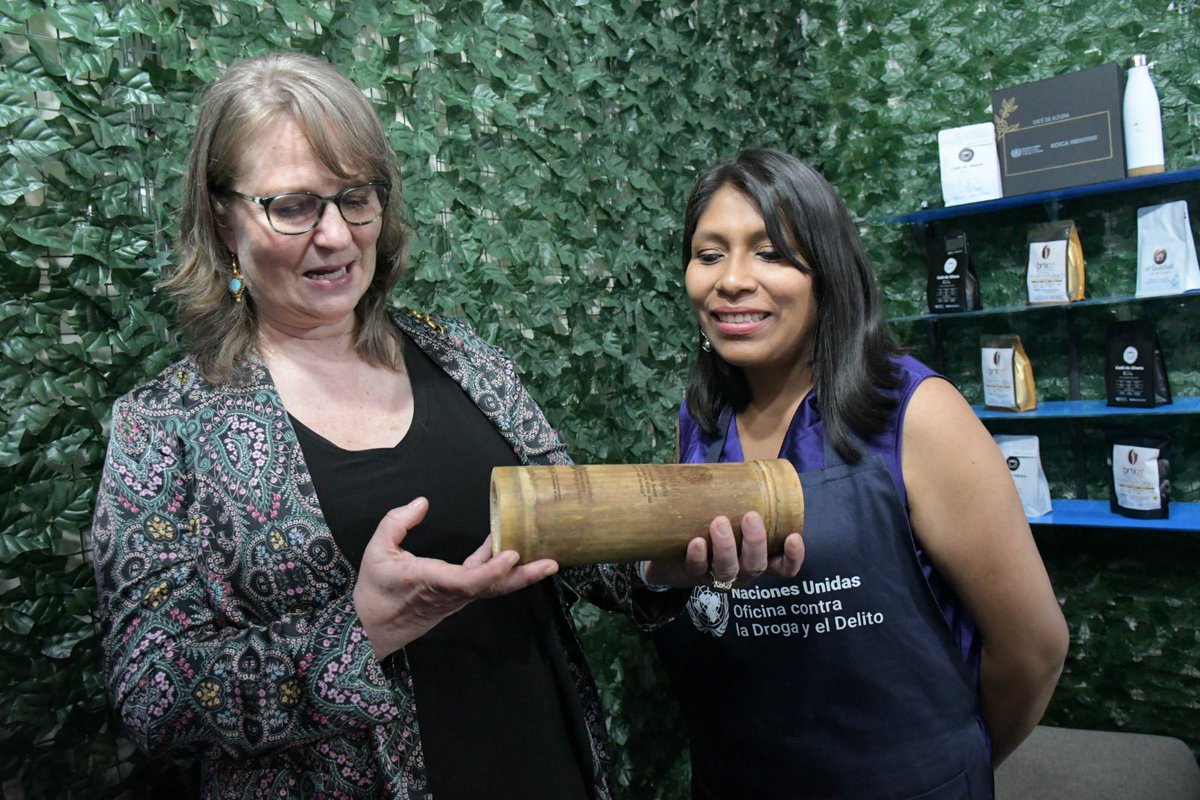 ONUBolivia's tweet photo. En la inauguración de #Expocruz2026 también estuvo Anna Pont, Coordinadora Residente de @ONUBolivia 🇧🇴, quien compartió con las y los productores de café de Los Yungas. ☕️🌱

💙Fue increíble conocer sus historias y celebrar con ellas el fruto de su trabajo. https://t.co/B8kDCiG8Mg