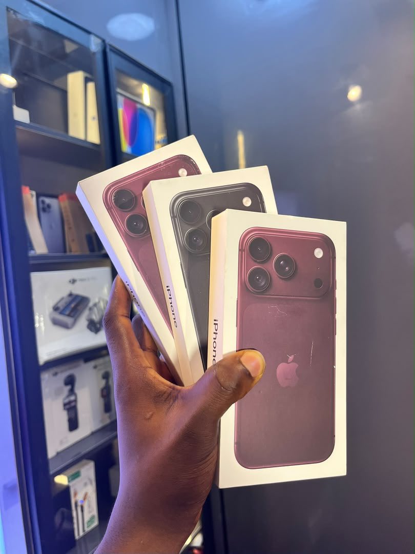 greatvictroy1's tweet photo. _*🇺🇸 NON ACTIVE | BRAND NEW 18 PRO MAX | ESIM  ONLY*_

_*256GB - N2.550M💰 (Glacier)*_
_*256GB - N2.570M 💰(Burgundy)*_
_*512GB - N2.9M💰 (Burgundy)*_ https://t.co/NGMR4BWc0u