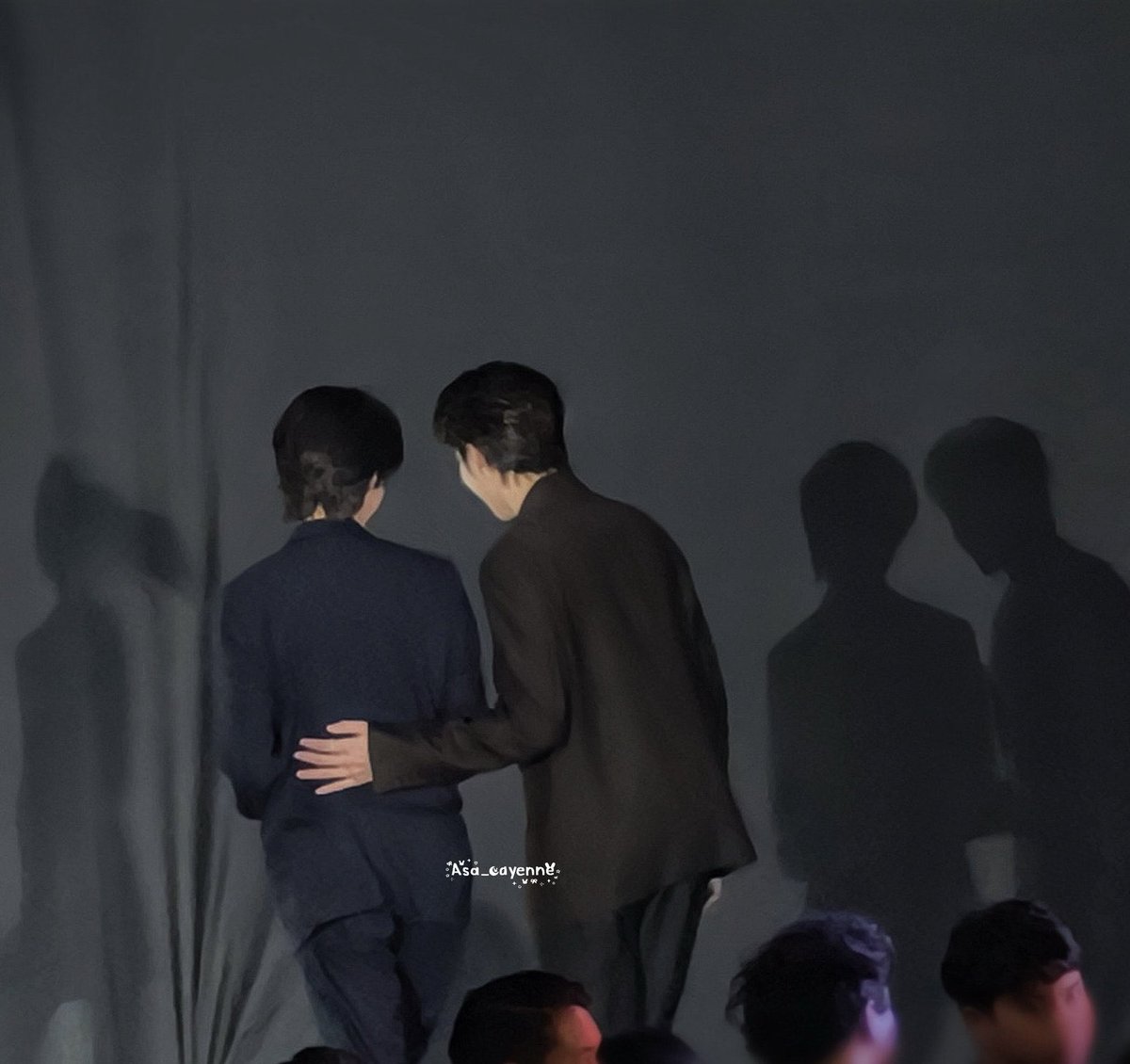 heymymeoww's tweet photo. โอบแบบฝืนมากอะ อึดอัดกันมั้ยวะ https://t.co/uA8rW0v1Iz